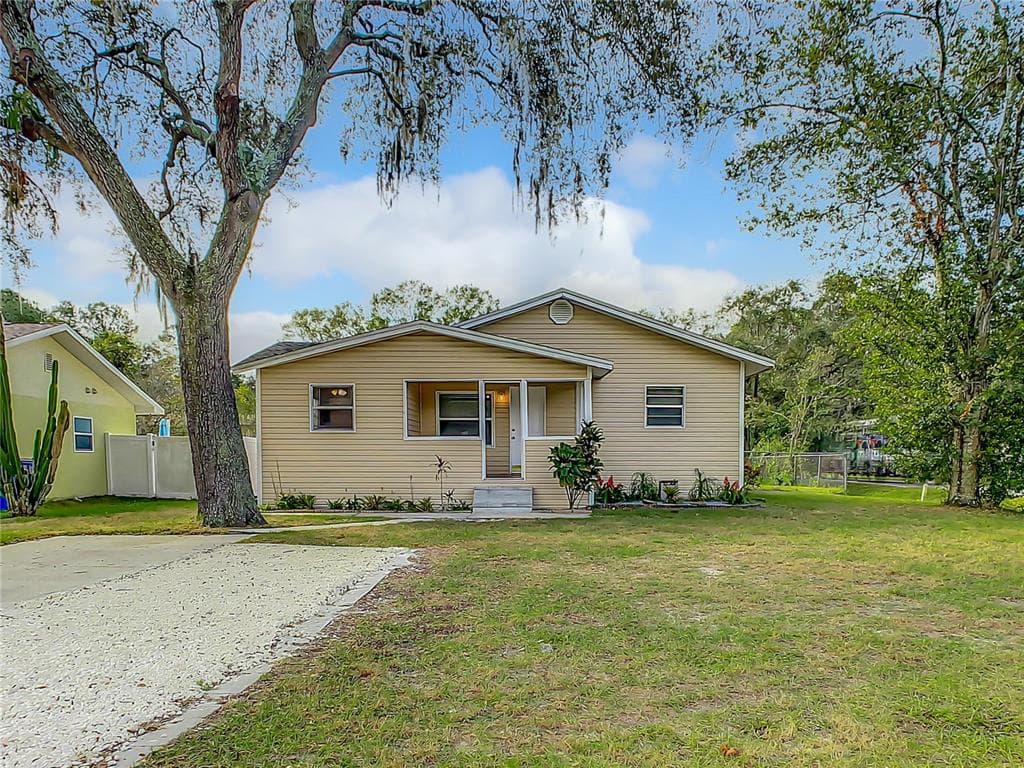 4901 WHITEWAY DRIVE TAMPA, FL 33617