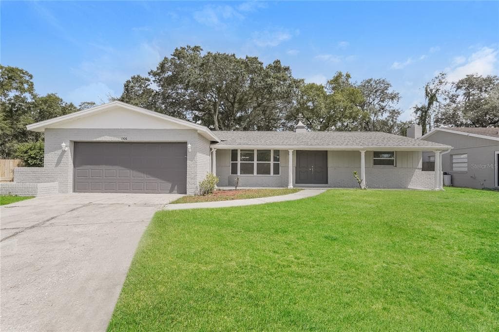 1306 VILLAGE CT BRANDON, FL 33511