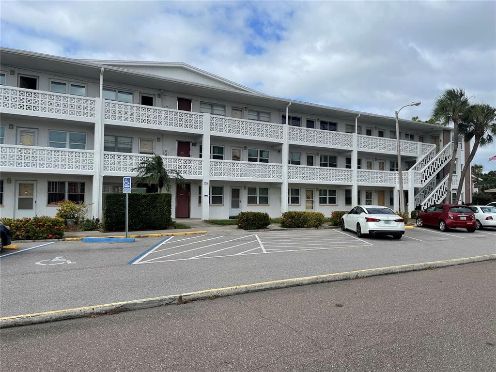 7770 DR MARTIN LUTHER KING JR STREET N UNIT 307 ST PETERSBURG, FL 33702