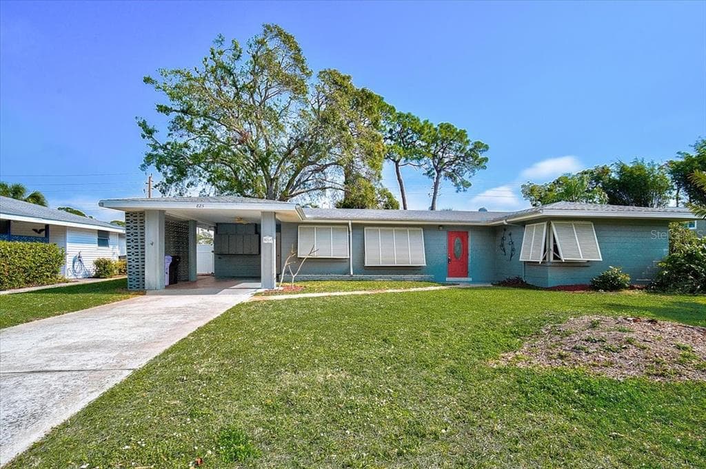 825 NOKOMIS AVENUE S VENICE, FL 34285