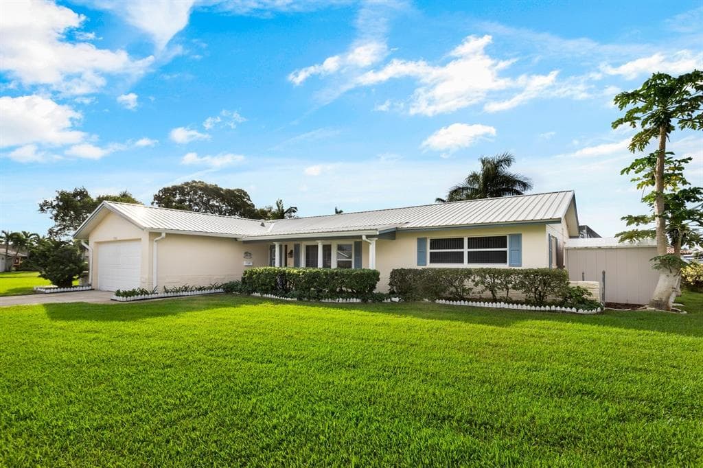 1398 52ND AVENUE NE ST PETERSBURG, FL 33703