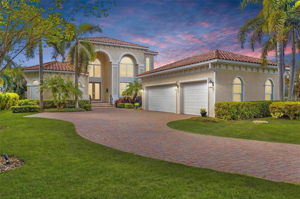 612 MONTEREY BOULEVARD NE ST PETERSBURG, FL 33704