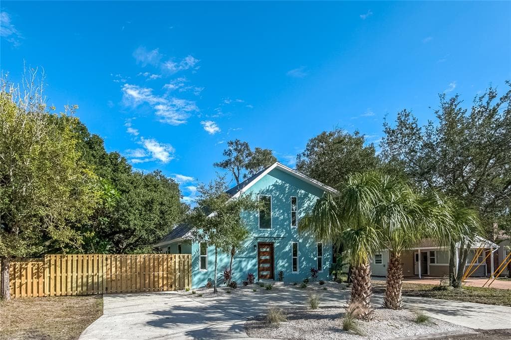 805 COUNTRY CLUB ROAD N ST PETERSBURG, FL 33710