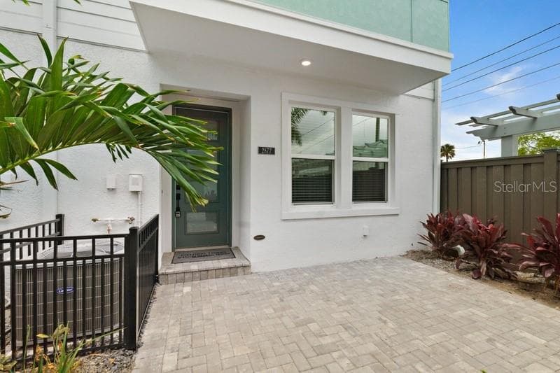 2877 1ST AVENUE S ST PETERSBURG, FL 33712