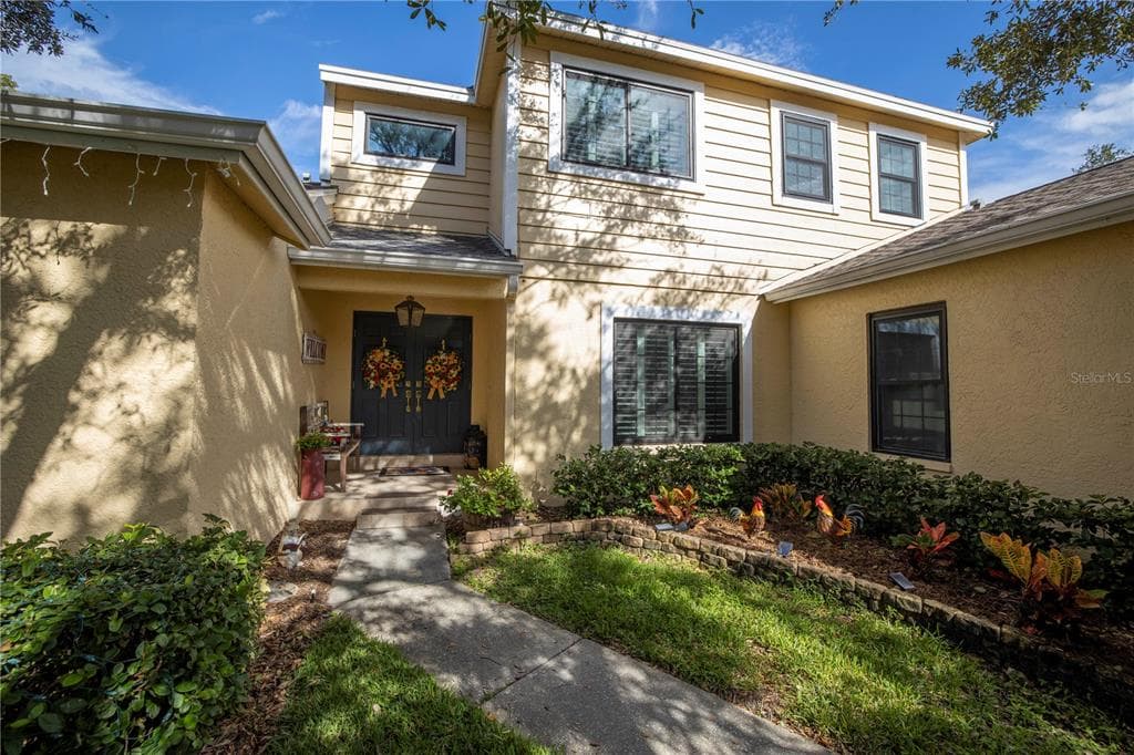 868 GLADES COURT NE ST PETERSBURG, FL 33702