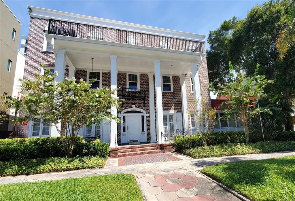 219 4TH AVENUE N UNIT 206 ST PETERSBURG, FL 33701