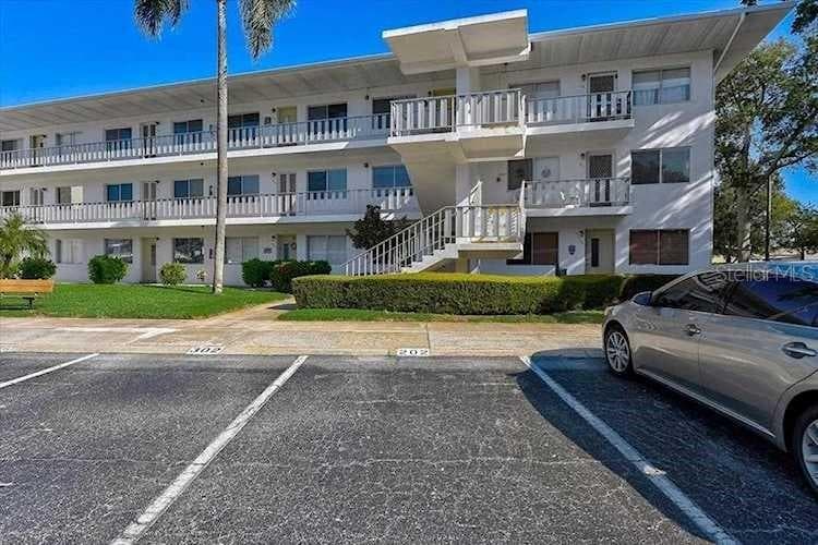 8525 111TH STREET UNIT 102 SEMINOLE, FL 33772