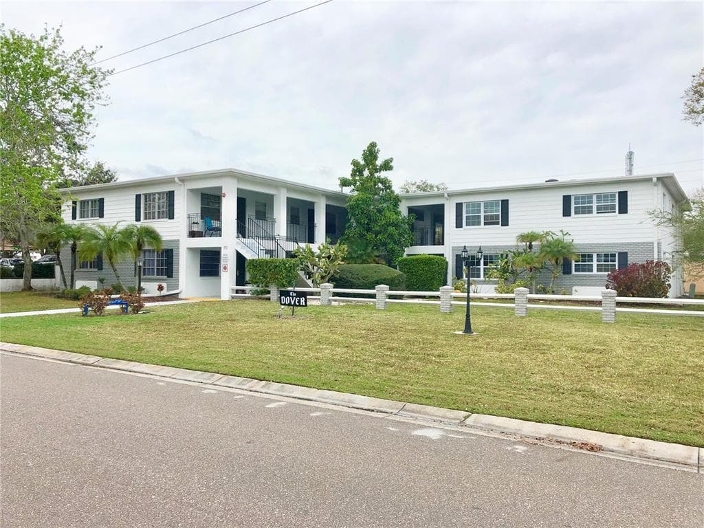 321 35TH AVENUE N UNIT D-8 ST PETERSBURG, FL 33704