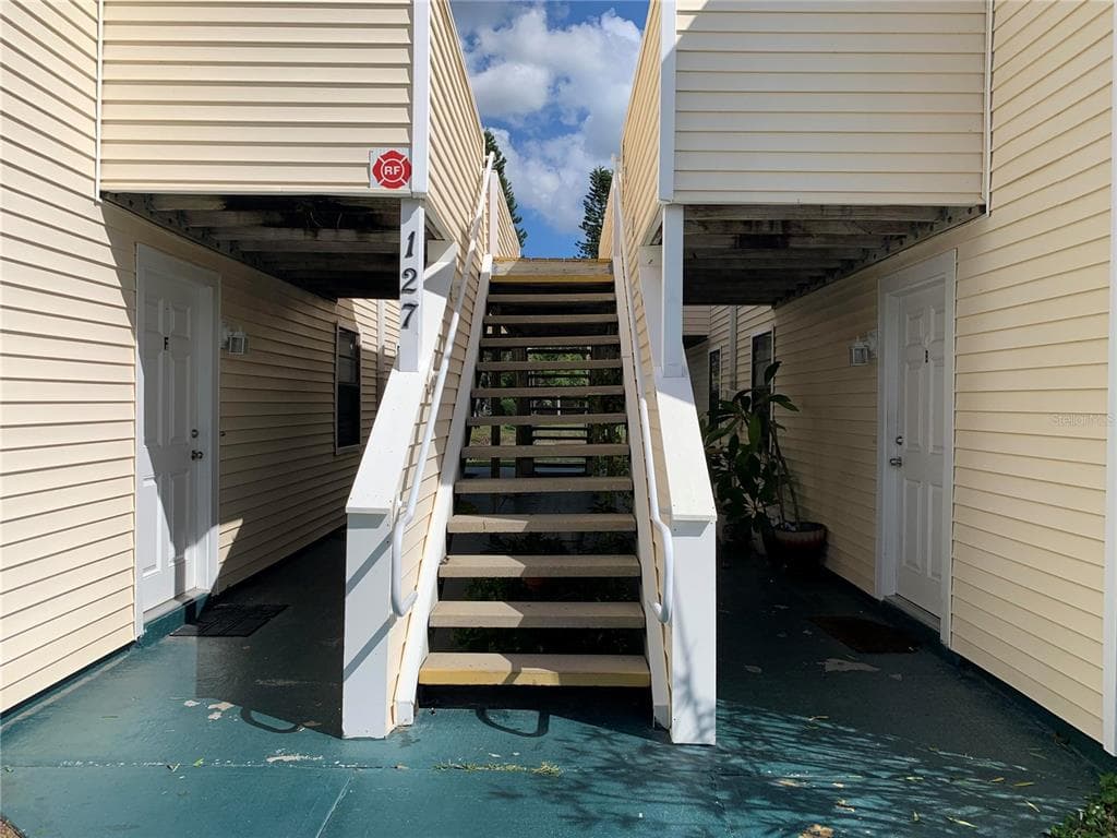 127 CAMPHOR CIRCLE UNIT C OLDSMAR, FL 34677