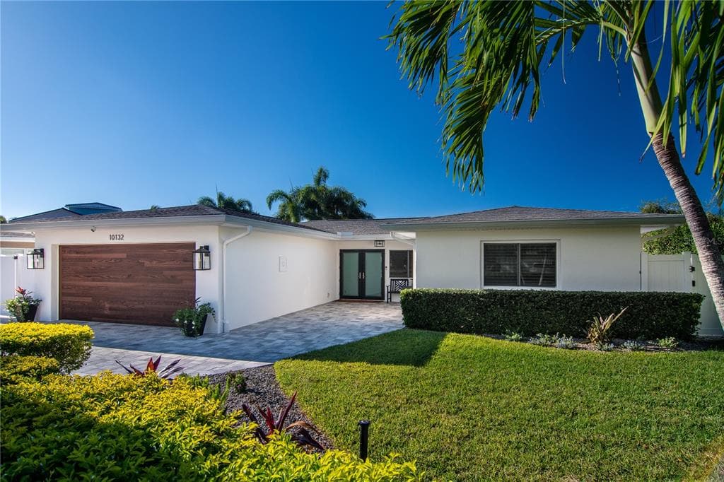 10132 YACHT CLUB DRIVE TREASURE ISLAND, FL 33706