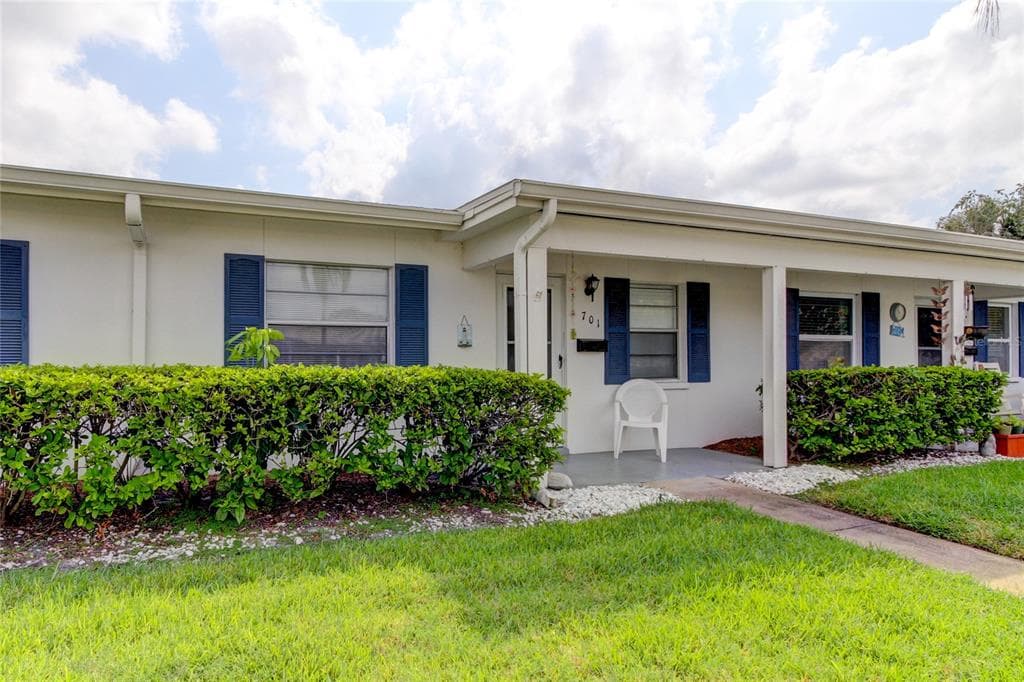 701 BRANDY WINE DRIVE LARGO, FL 33771