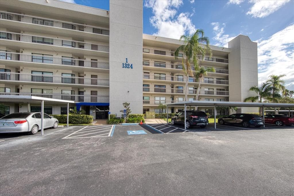 1324 PASADENA AVENUE S UNIT 305 SOUTH PASADENA, FL 33707