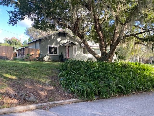 25 W MORNINGVIEW DRIVE EUSTIS, FL 32726