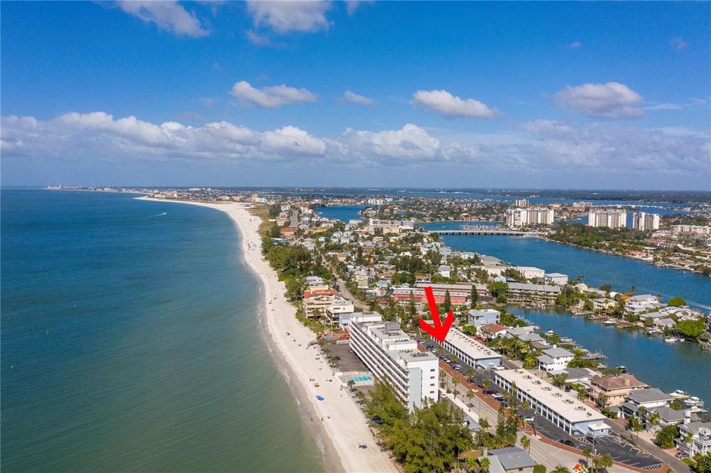 8475 W GULF BOULEVARD UNIT 5 TREASURE ISLAND, FL 33706