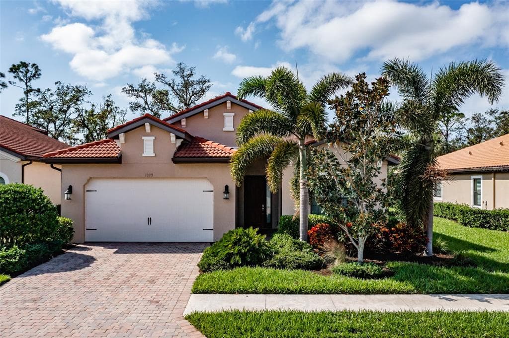 1029 BLUFFWOOD DRIVE
