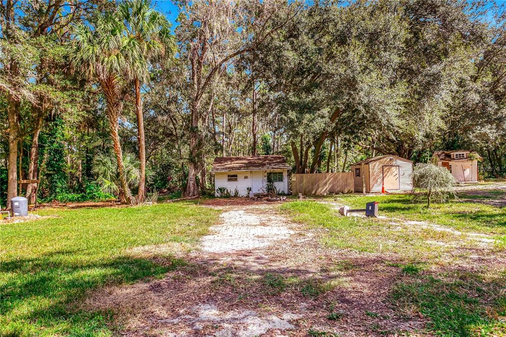 18805 CARR DRIVE LUTZ, FL 33559