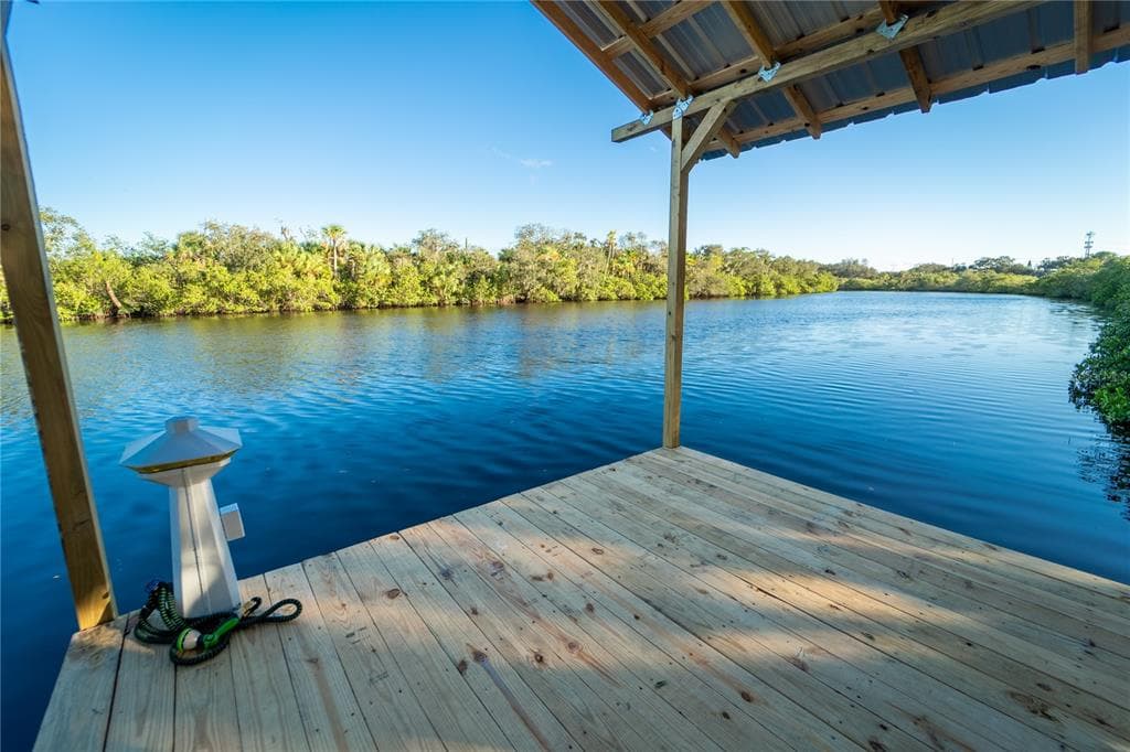 6225 BEACH AVENUE GIBSONTON, FL 33534