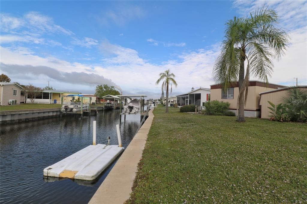 108 W SAINT JOHNS WAY APOLLO BEACH, FL 33572