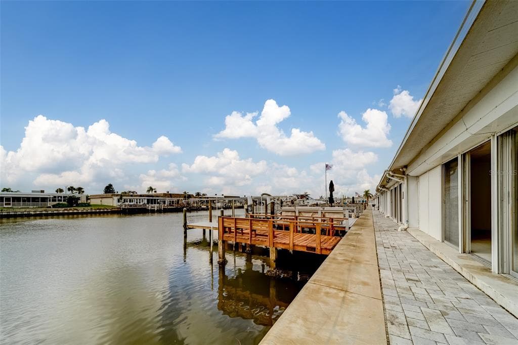 252 BOCA CIEGA POINT BOULEVARD N UNIT 252 ST PETERSBURG, FL 33708