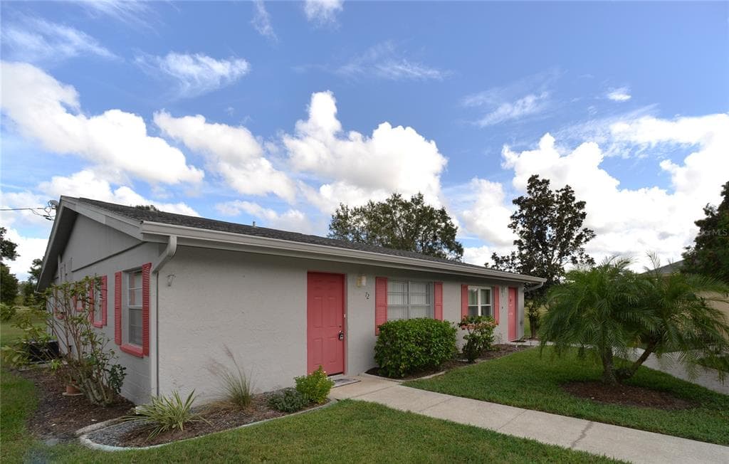 302 CANTON COURT UNIT 72 SUN CITY CENTER, FL 33573