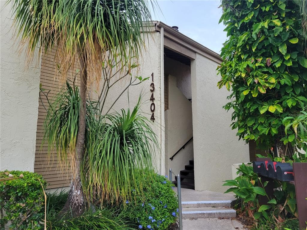 13404 PINE LAKE WAY UNIT 201 TAMPA, FL 33618