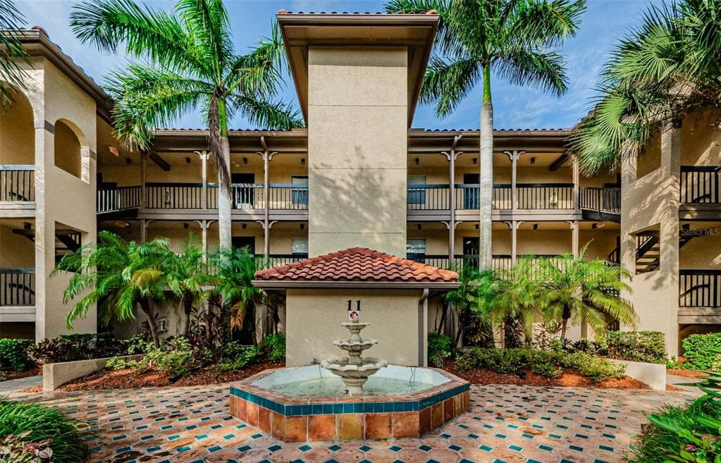 2400 FEATHER SOUND DRIVE UNIT 1136 CLEARWATER, FL 33762