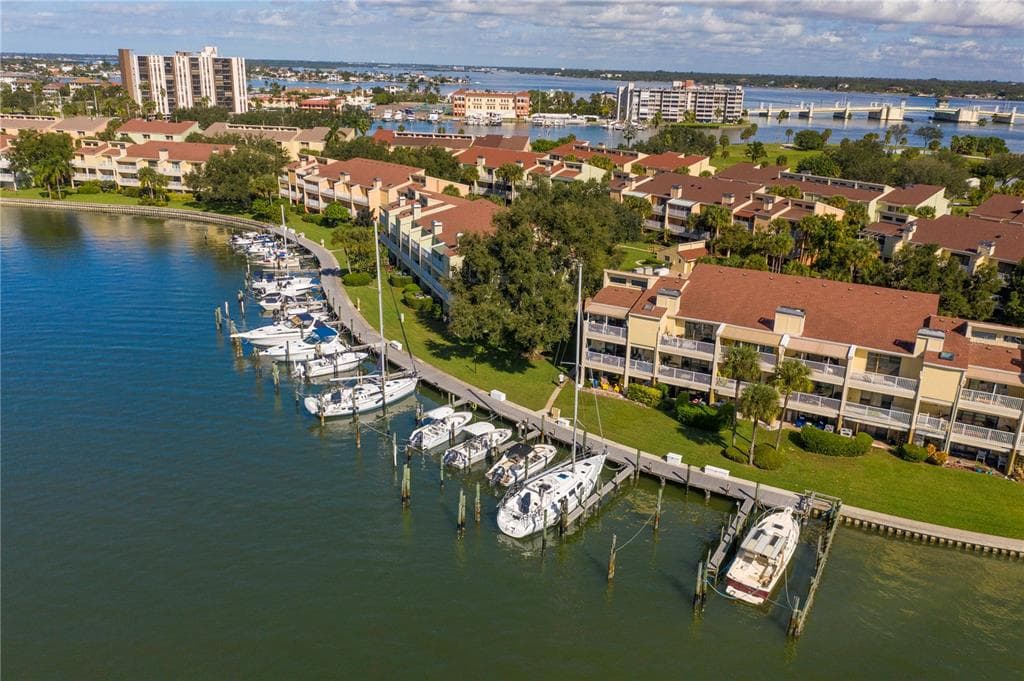 547 SANDY HOOK ROAD TREASURE ISLAND, FL 33706