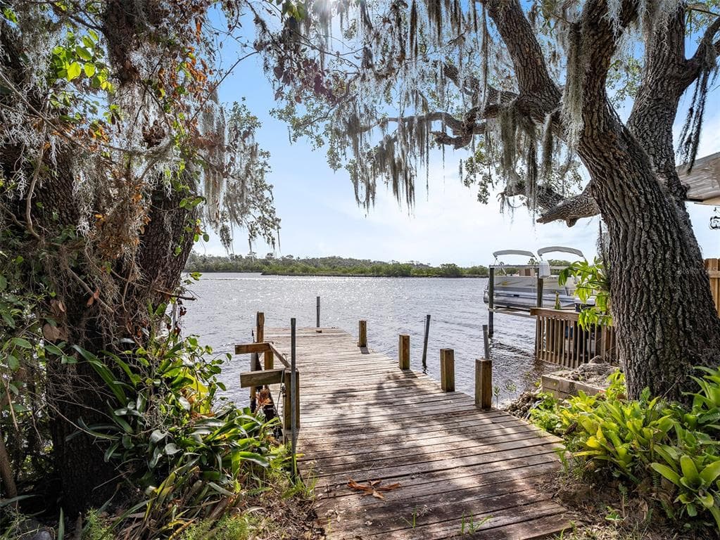 2642 RIVER BEND DRIVE RUSKIN, FL 33570