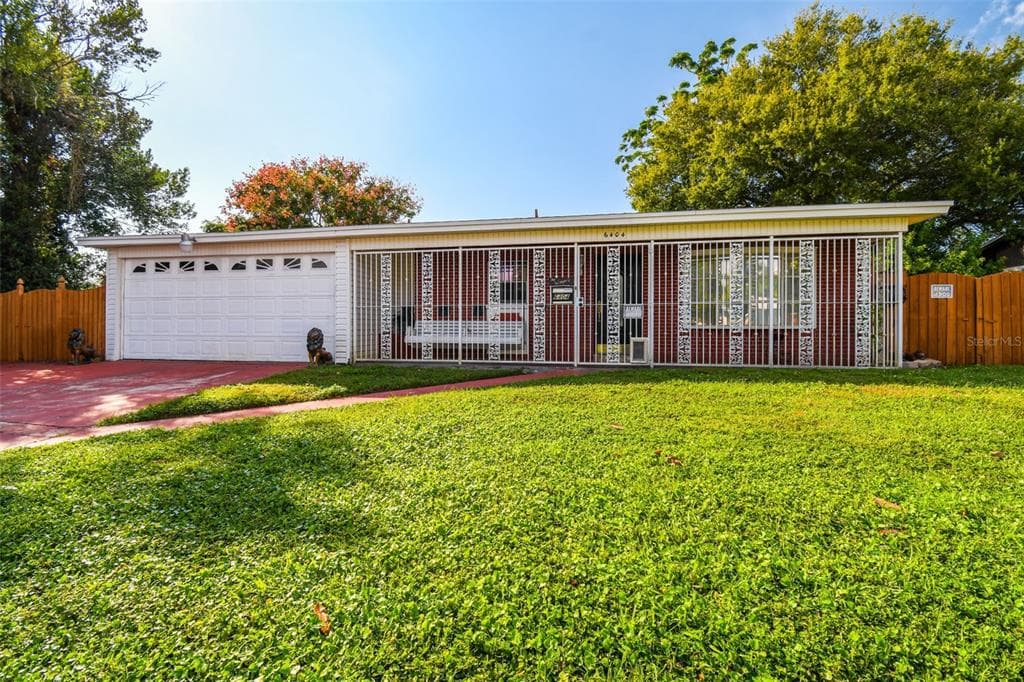 6404 GOLDEN DRIVE TAMPA, FL 33634