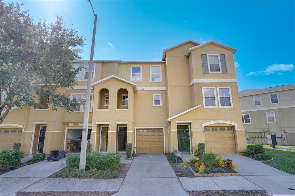 4709 PICKERING HARBOR PLACE TAMPA, FL 33619