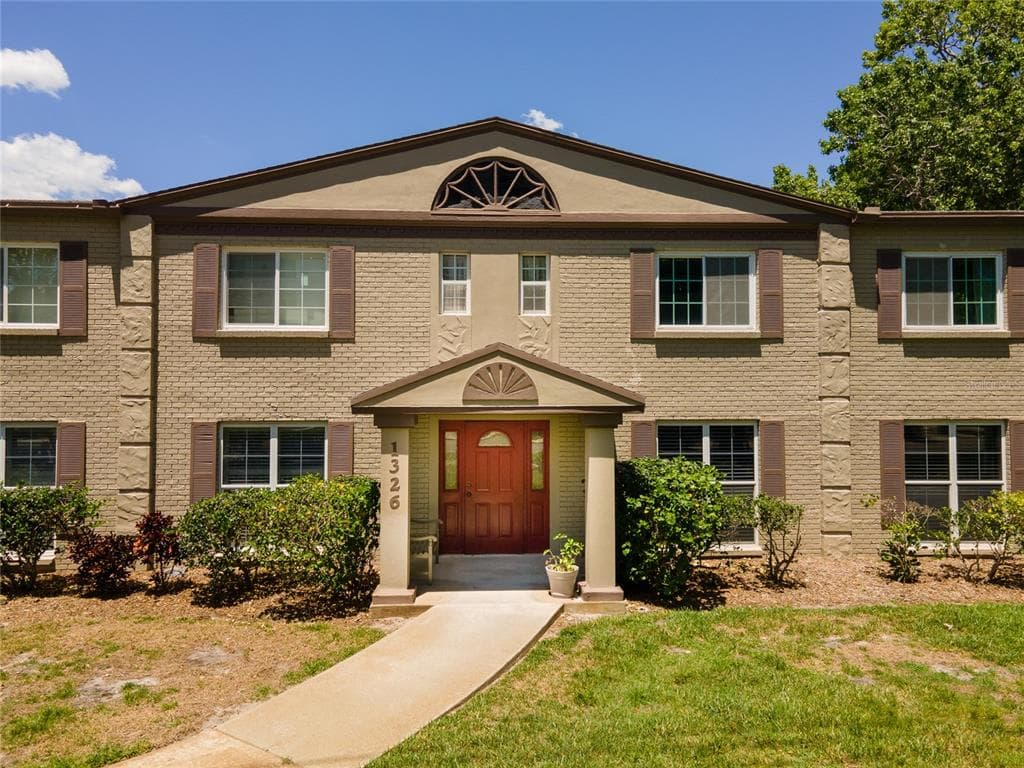 1326 SNELL ISLE BOULEVARD NE UNIT 4 ST PETERSBURG, FL 33704