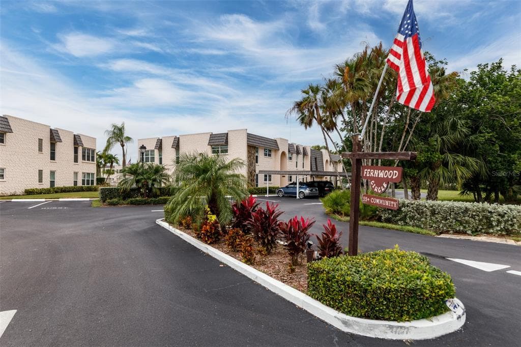 102 FERNWOOD CIRCLE UNIT 102 SEMINOLE, FL 33777