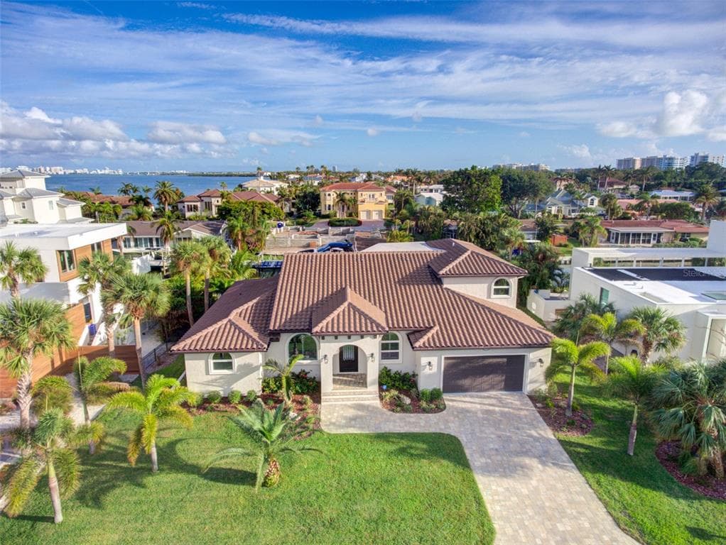 562 RANGER LANE LONGBOAT KEY, FL 34228