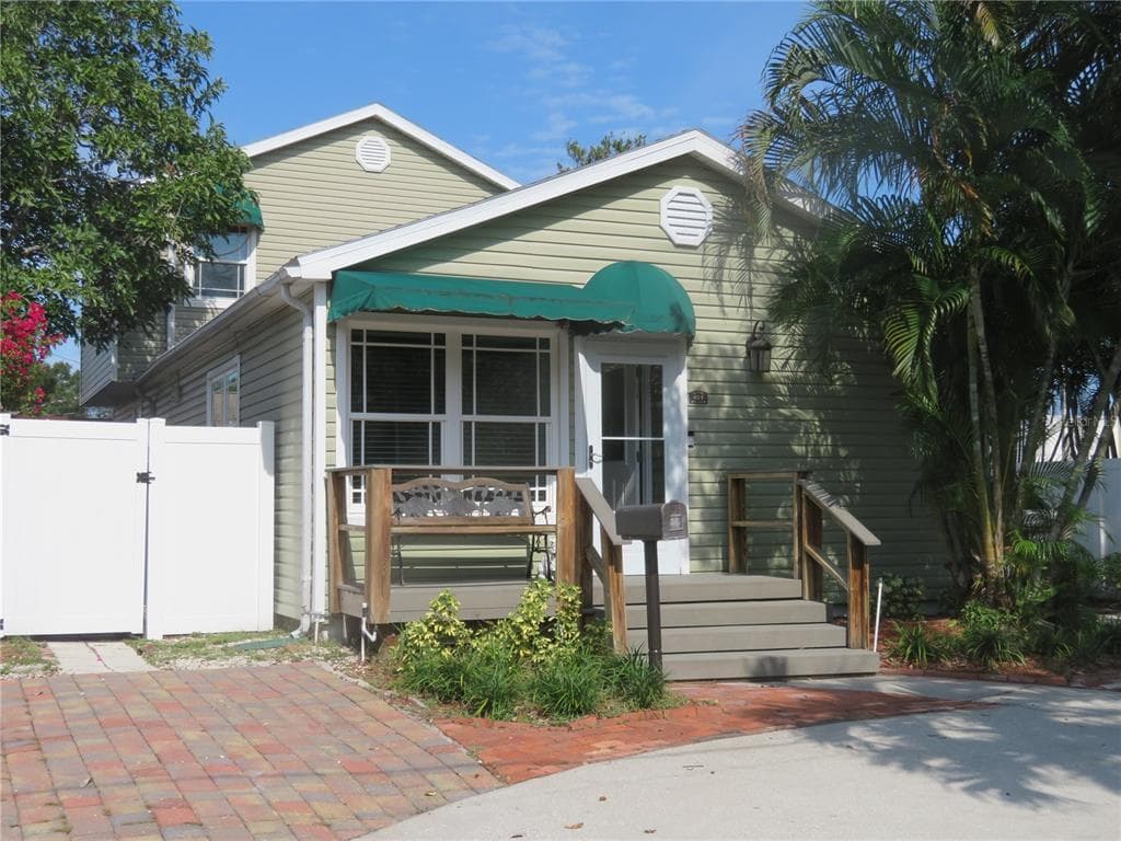 451 27TH AVENUE N ST PETERSBURG, FL 33704