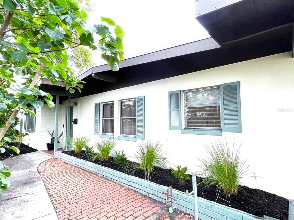 6218 HAMPTON DRIVE N ST PETERSBURG, FL 33710