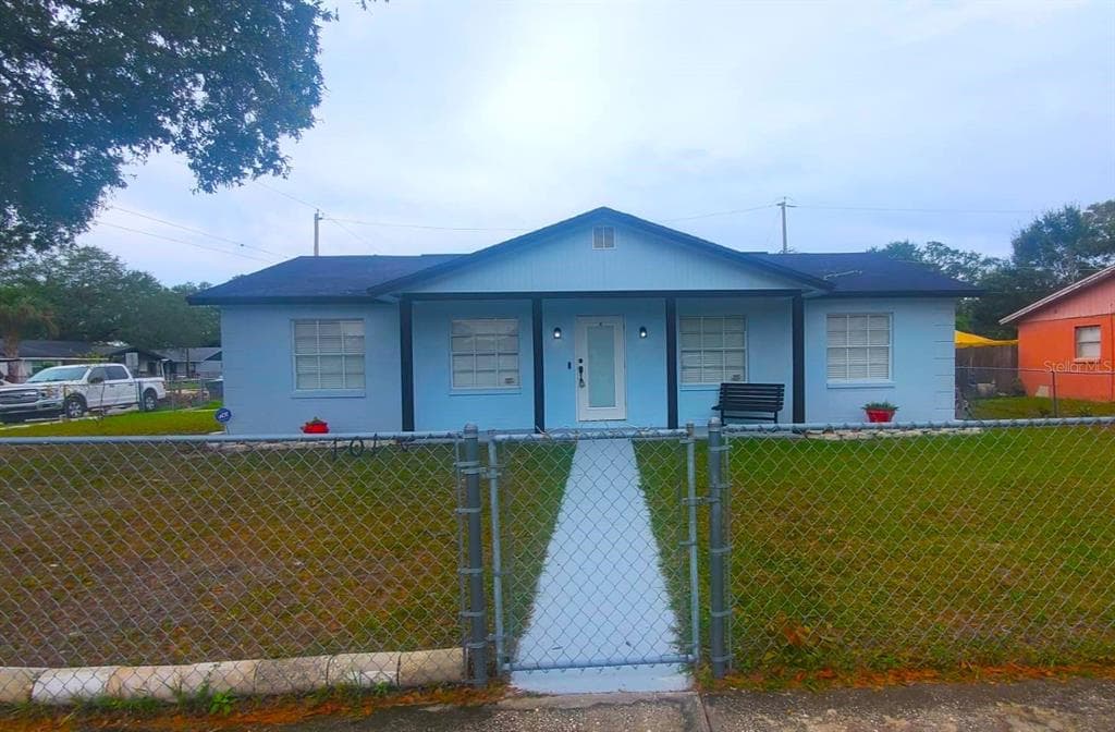 1015 WESTSIDE DRIVE