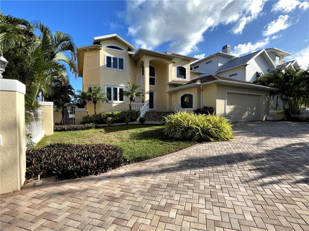 901 HARBOR DRIVE