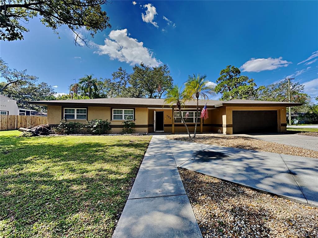 702 29TH STREET W BRADENTON, FL 34205