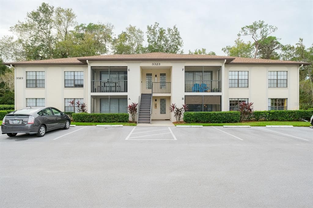 3323 CRYSTAL COURT E UNIT B PALM HARBOR, FL 34685