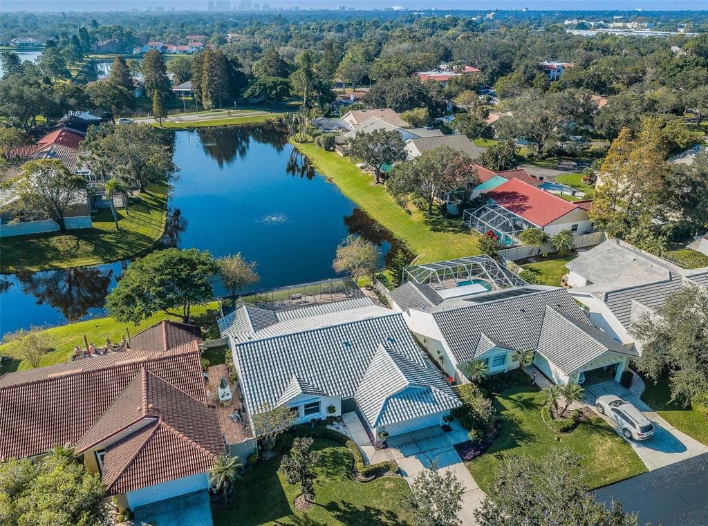636 QUINTANA PLACE NE ST PETERSBURG, FL 33703