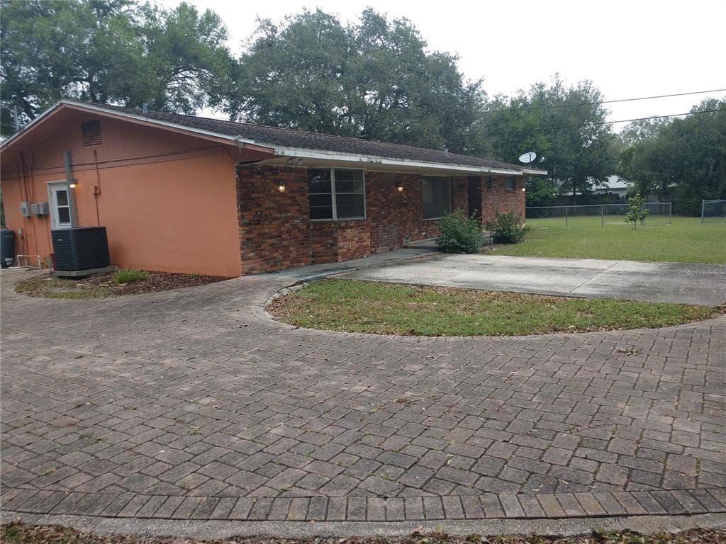 904 WOODLAND DRIVE SEFFNER, FL 33584