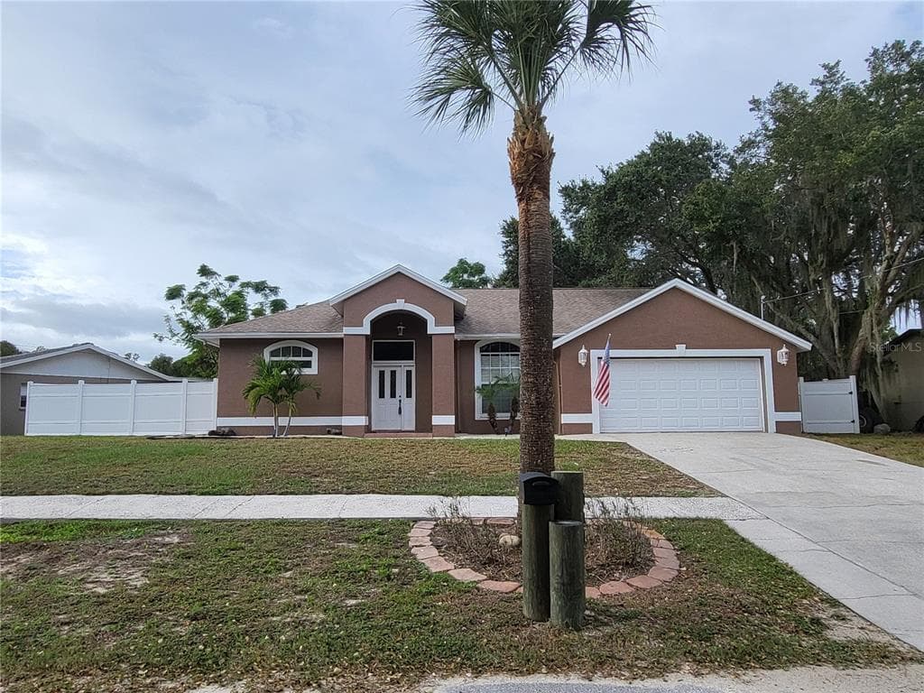 1446 LAKEVIEW DRIVE TARPON SPRINGS, FL 34689