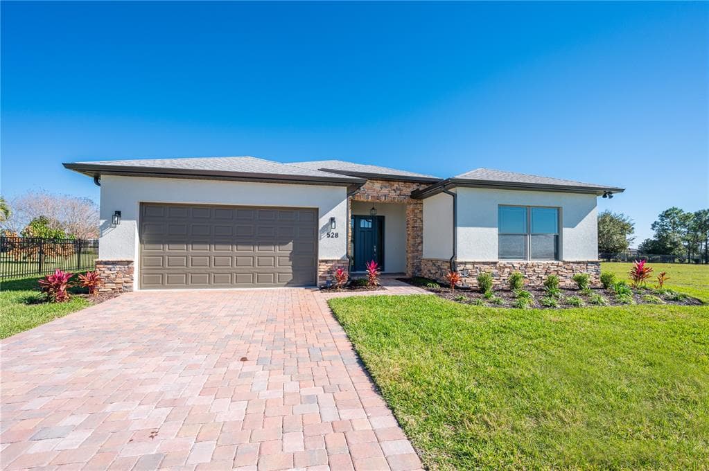 528 BLUE FLAG DRIVE AUBURNDALE, FL 33823