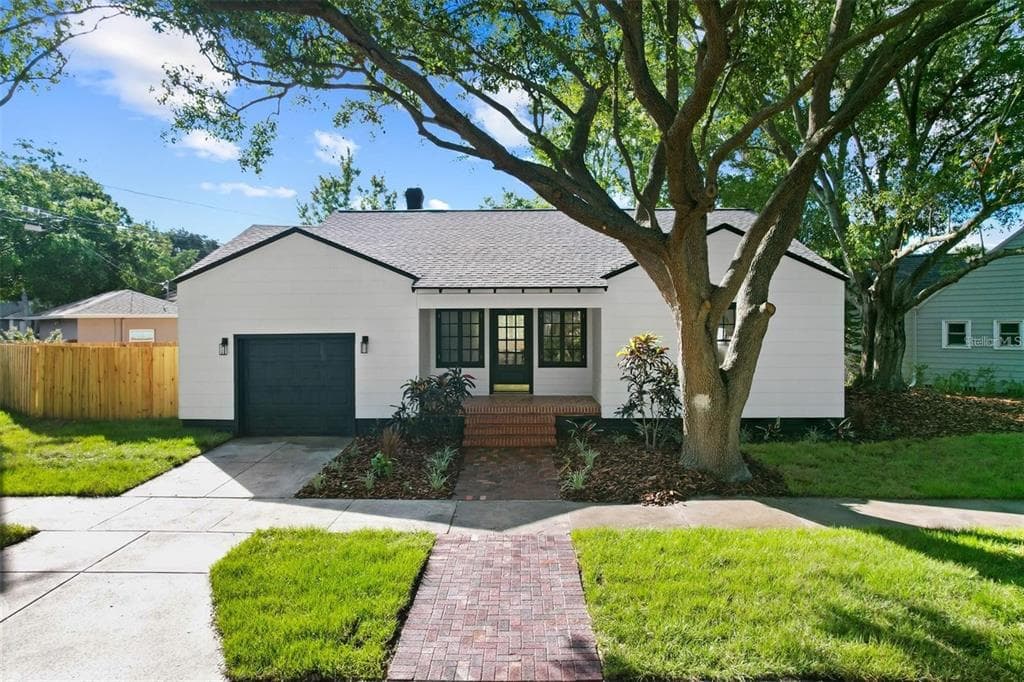 1224 GREENWOOD AVENUE N ST PETERSBURG, FL 33704