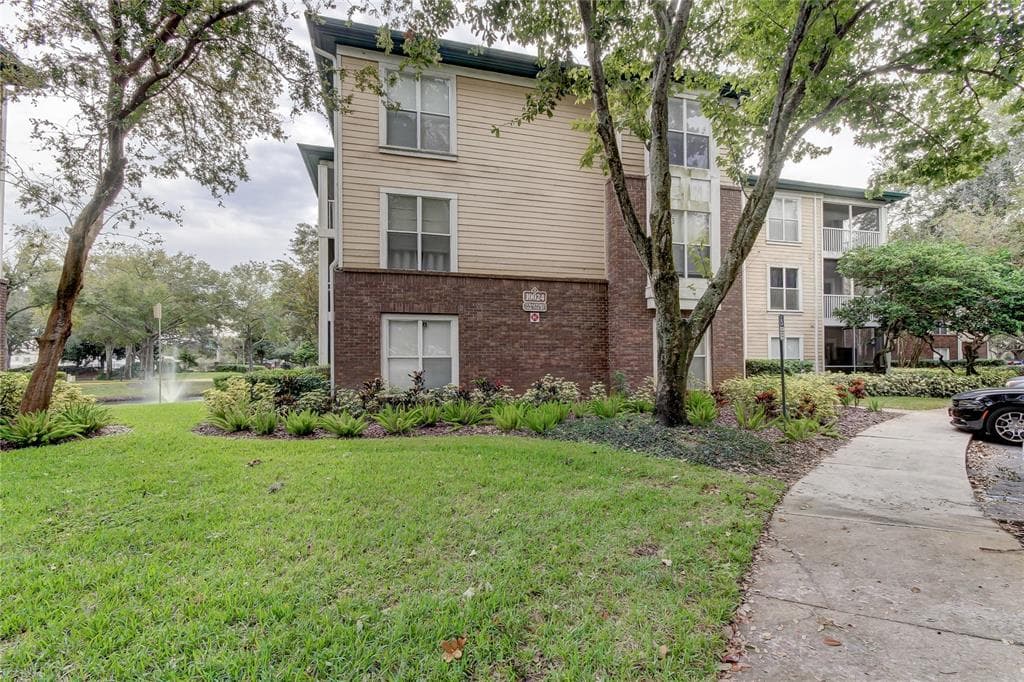 10024 STRAFFORD OAK COURT UNIT 808 TAMPA, FL 33624