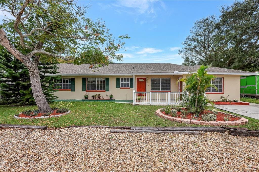 5813 LAKE BEND AVENUE TAMPA, FL 33614