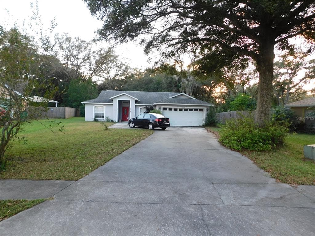 6827 OAKCREST WAY ZEPHYRHILLS, FL 33542
