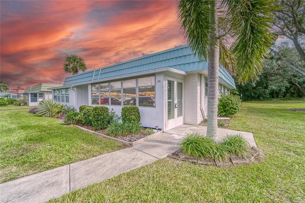 1802 BEDFORD LANE UNIT 24 SUN CITY CENTER, FL 33573