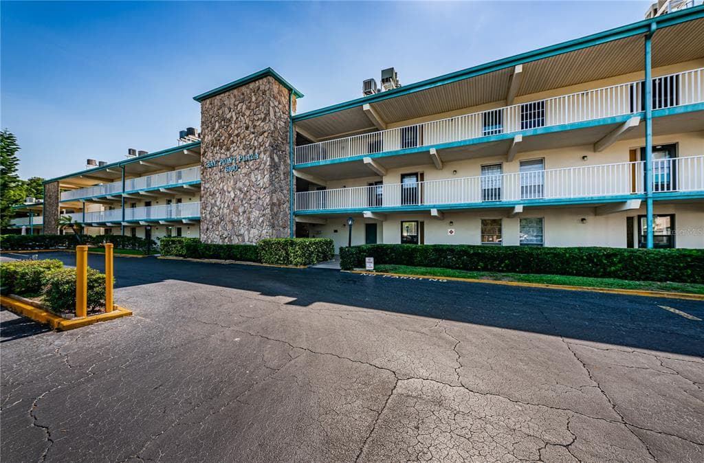 6100 12TH STREET S UNIT 215 ST PETERSBURG, FL 33705