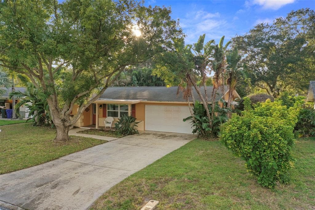 1970 FAIRWAY CIRCLE E DUNEDIN, FL 34698